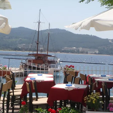 게스트하우스 In Bb - Welcome To ,,petunia,, In Neos-marmaras,xalkidiki ,greece,in Para18dise 네오스마르마라스